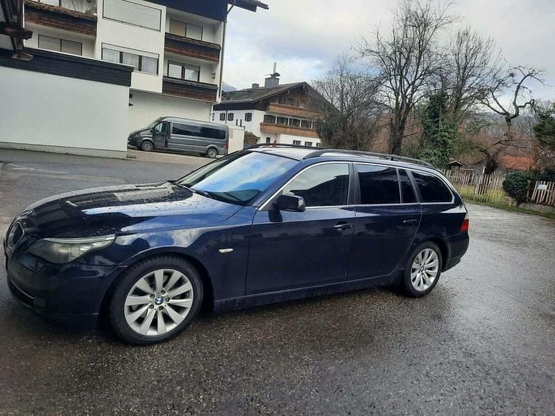Gebraucht BMW 525 197 PS (144 kW) 2007 Schwarz Kombi