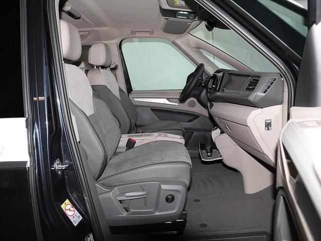 Neu VW Multivan Life 150 PS (110 kW) 2026 Candyweiß/ starlight blue metal Van