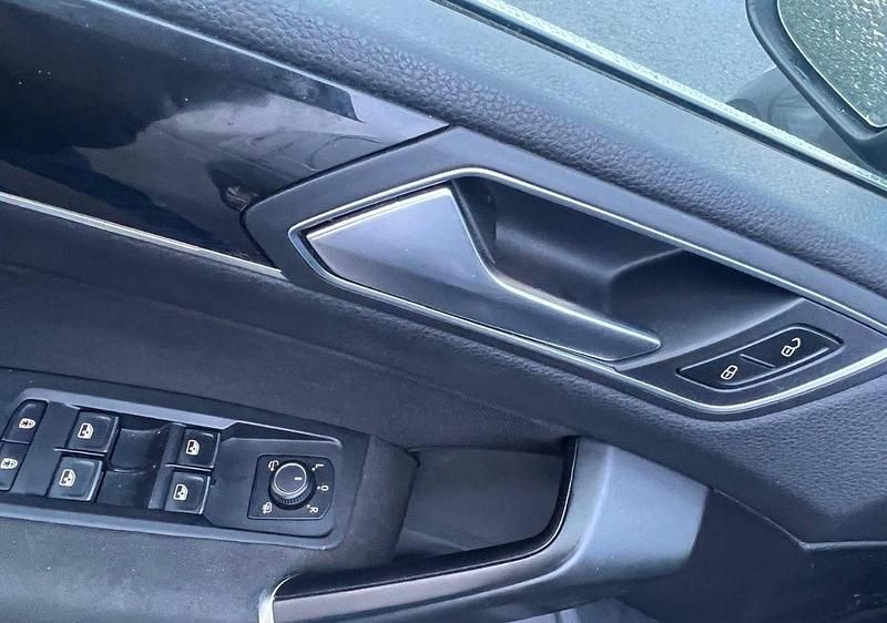 Gebraucht VW Touran Highline 150 PS (110 kW) 2017 Schwarz Van / Kleinbus