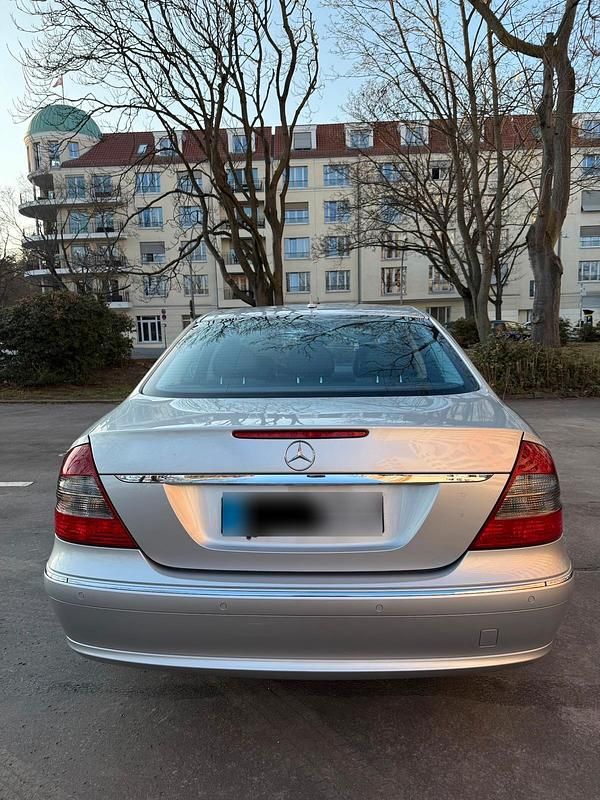 Gebraucht Mercedes E200 Avantgarde 184 PS (135 kW) 2007 Silber Limousine