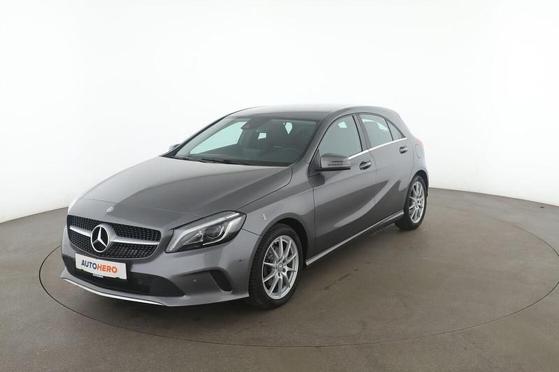 Grau Gebraucht 2016 Mercedes A180 Urban Limousine | 18.110 € (Etwas zu teuer) - Bild 1/3