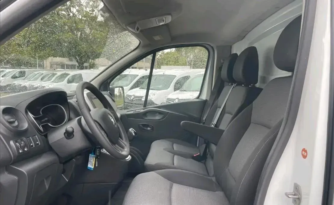 Gebraucht Renault Trafic 95 PS (69 kW) 2018 Weiß Van / Kleinbus