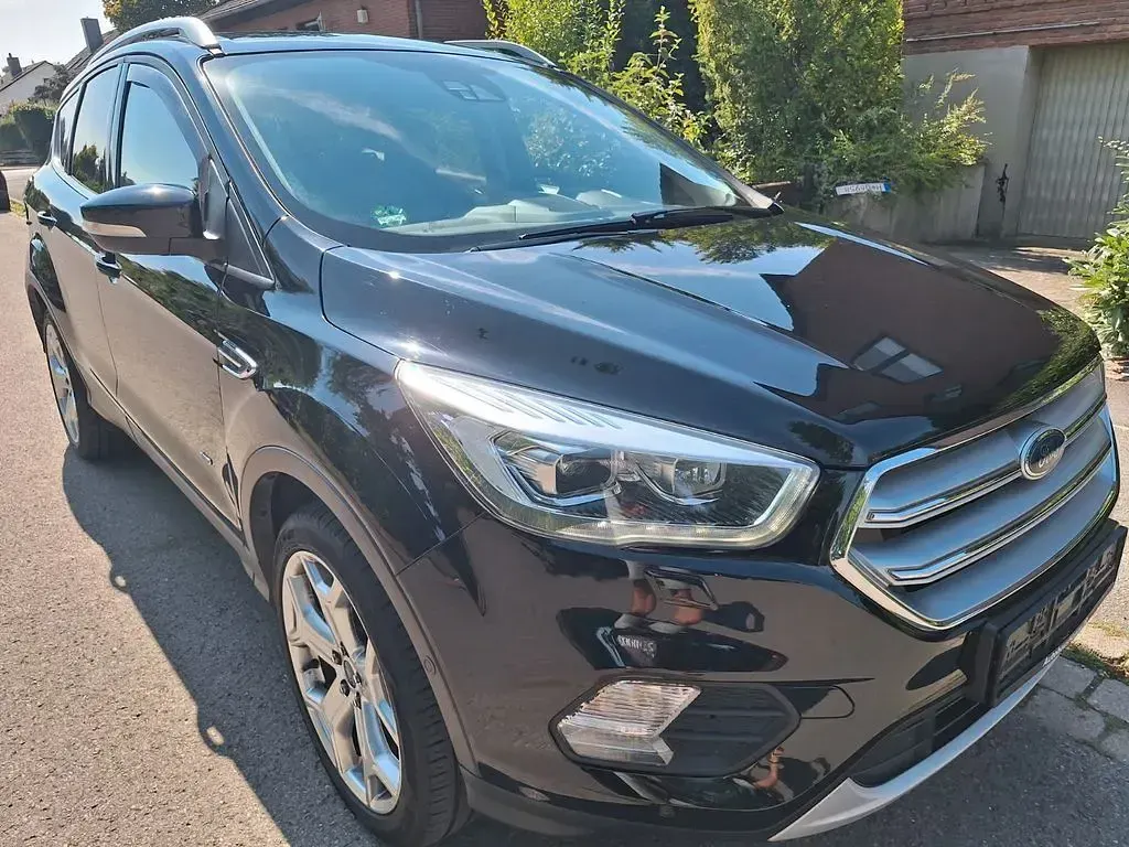 Gebraucht Ford Kuga Titanium 179 PS (131 kW) 2018 Schwarz SUV