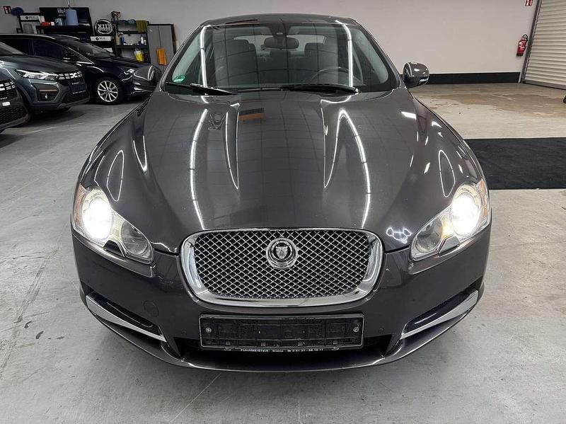 Gebraucht Jaguar XF Luxury 275 PS (202 kW) 2010 Pearl grey . Limousine