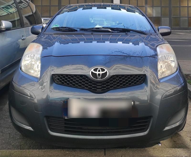 Gebraucht Toyota Yaris 59 PS (43 kW) 2009 Blau Kleinwagen