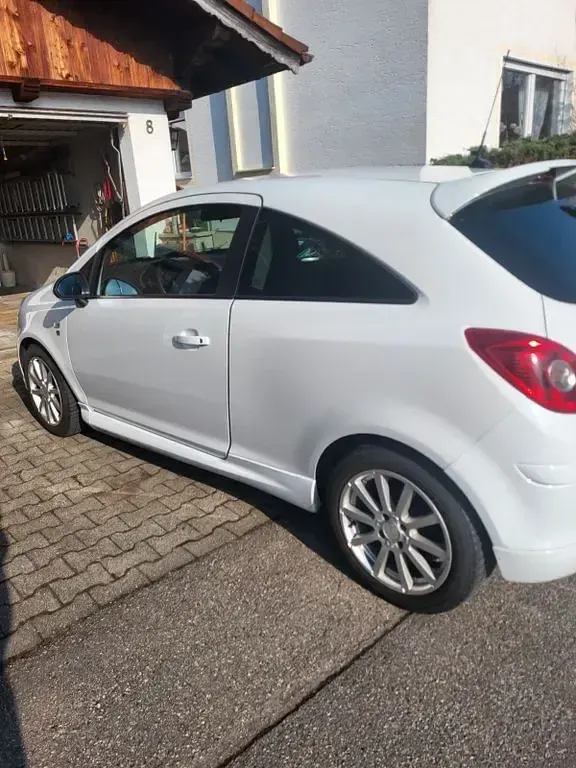 Gebraucht Opel Corsa Sport 101 PS (74 kW) 2010 Weiß Kleinwagen