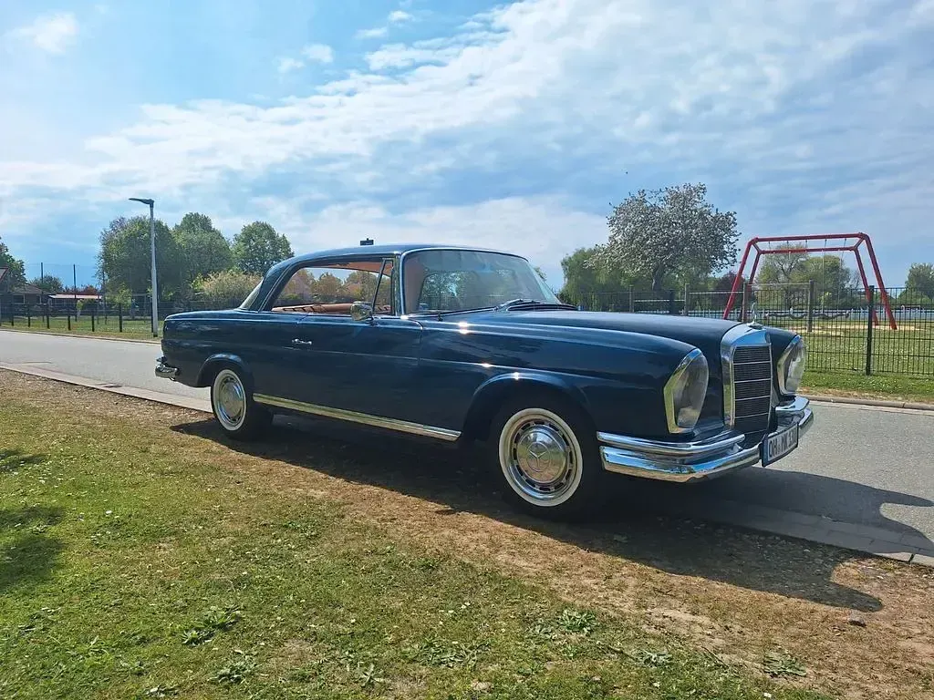 Gebraucht Mercedes 220 120 PS (88 kW) 1962 Blau