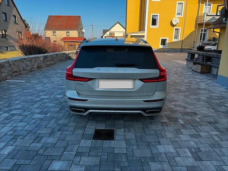 Gebraucht Volvo V60 R-Design 253 PS (186 kW) 2021 Grau Kombi