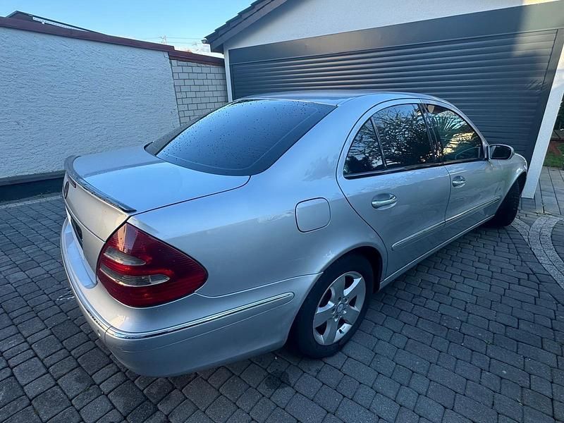 Gebraucht Mercedes E280 190 PS (139 kW) 2005 Silber Limousine