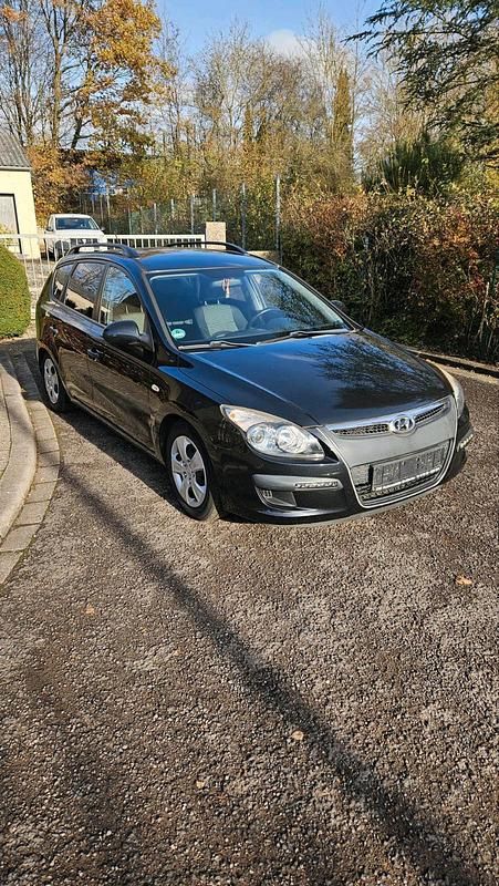 Schwarz Gebraucht 2009 Hyundai i30 Kombi | 3.990 € (Fairer Preis) - Bild 1/4