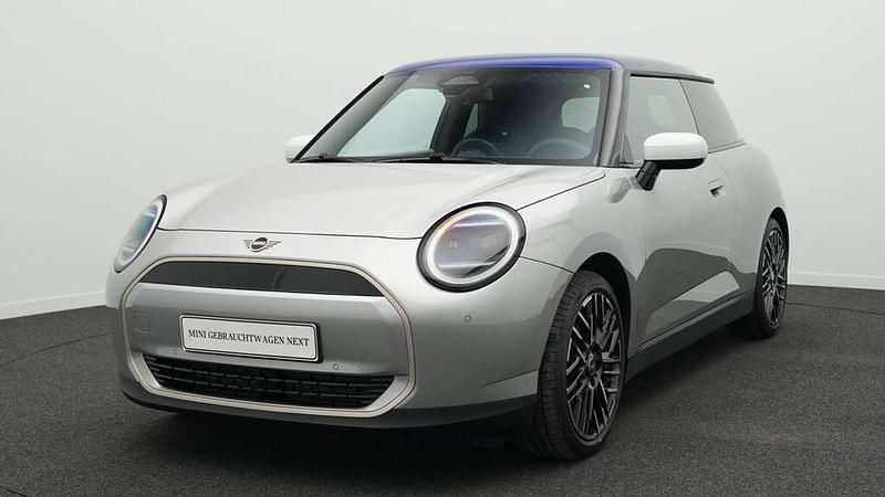 Grau Gebraucht 2024 Mini Cooper Favoured Kleinwagen | 27.564 € (Fairer Preis) - Bild 1/4