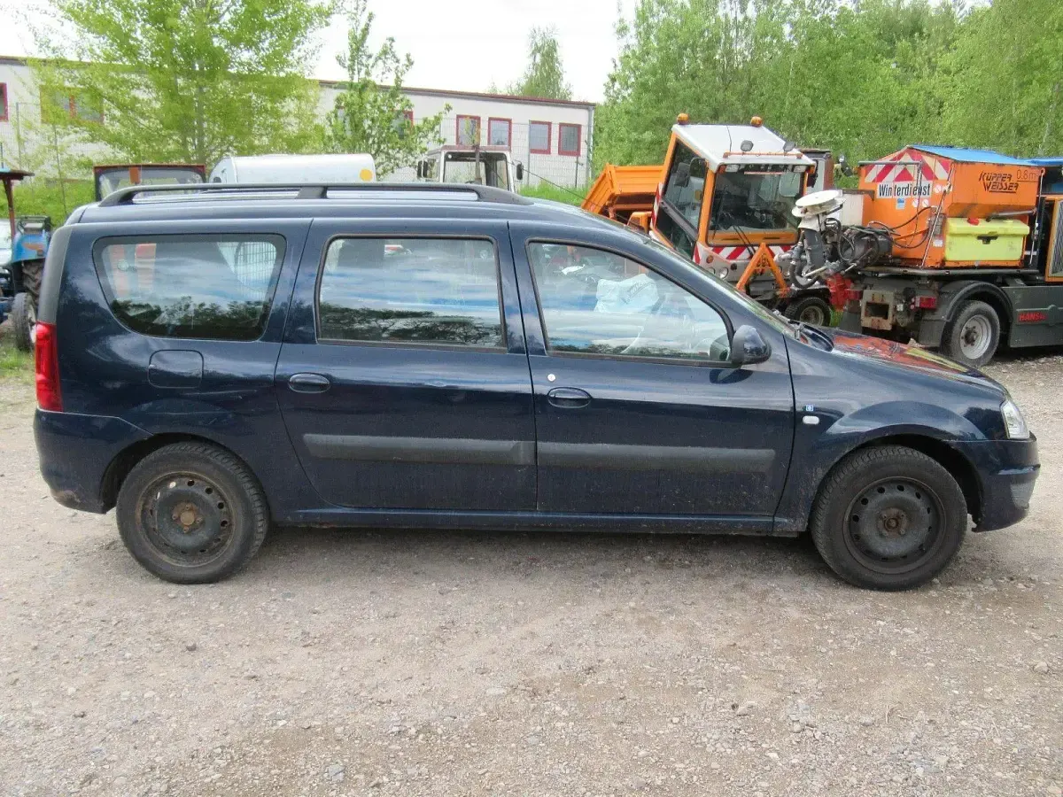 Używany Dacia Logan Lauréate 105 KM (77 kW) 2010 Niebieski Kombi