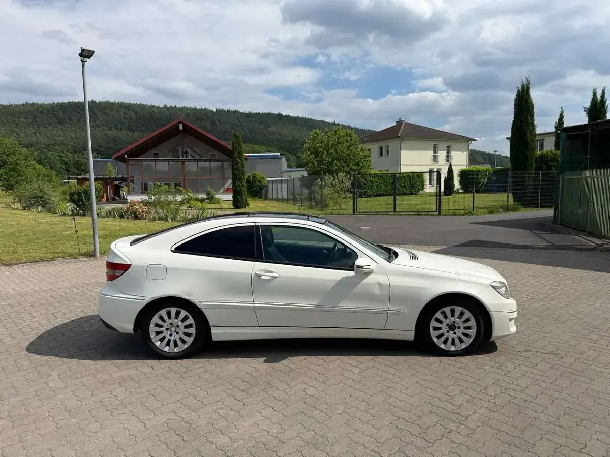 Gebraucht Mercedes CLC180 143 PS (105 kW) 2008 Calcitweiss  unilack Coupé