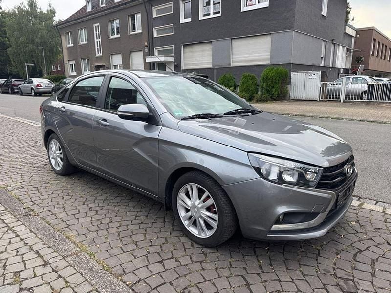 Second-hand Lada Vesta 106 CP (77 kW) 2018 Argintiu Berlinǎ