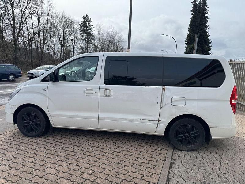 Gebraucht Hyundai H-1 170 PS (125 kW) 2017 Weiß Van / Kleinbus