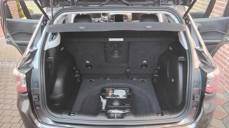 Second-hand Jeep Compass 140 CP (102 kW) 2018 Maro SUV