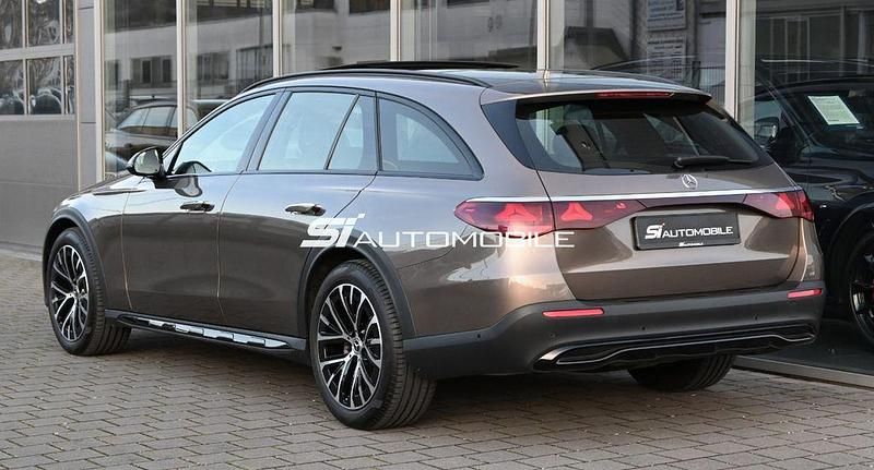 Gebraucht Mercedes E220 All-Terrain 197 PS (144 kW) 2024 Samtbraunmetalliclack Kombi