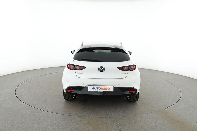Używany Mazda 3 Selection 150 KM (110 kW) 2021 Biały Sedan/Limuzyna