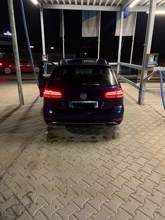 Blau Gebraucht 2020 VW Golf VII United Kombi | 19.000 € (Teuer) - Bild 1/3