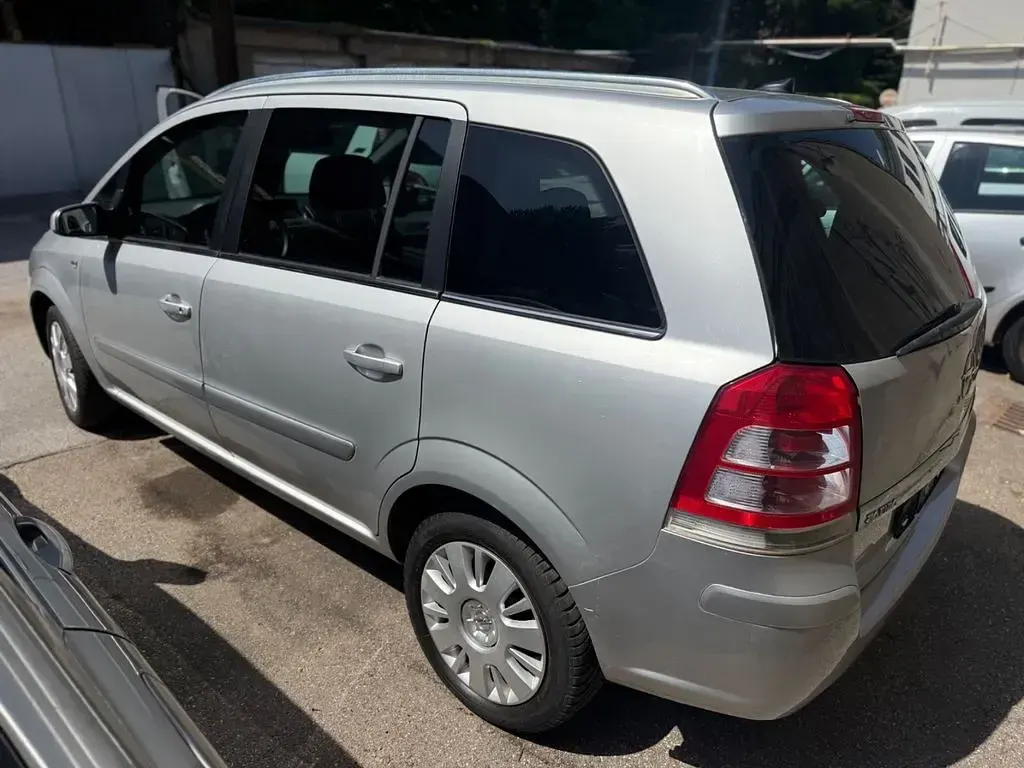 Gebraucht Opel Zafira Edition 94 PS (69 kW) 2008 Silber Van / Kleinbus
