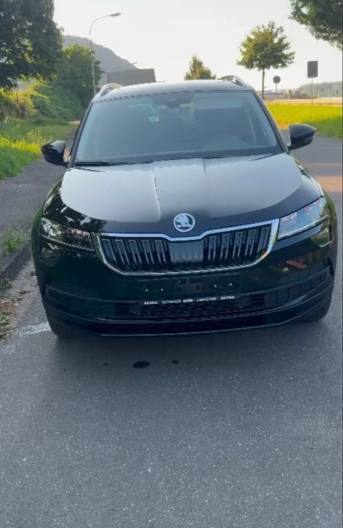 Schwarz Gebraucht 2019 Skoda Karoq Style SUV | 19.990 € (Guter Preis) - Bild 1/4