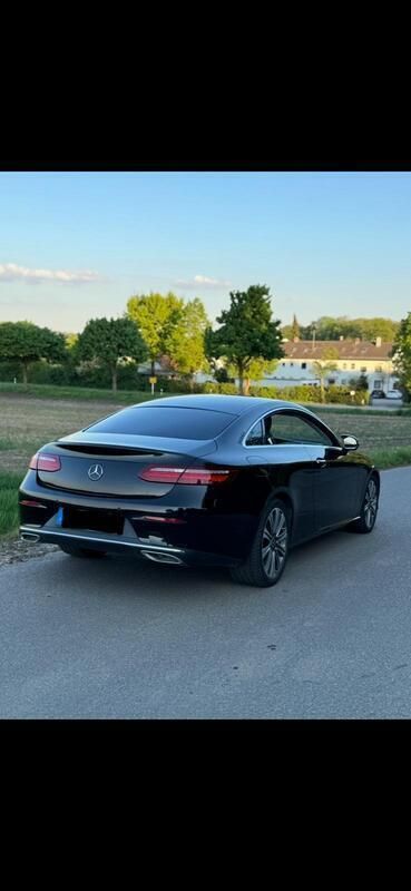 Schwarz Gebraucht 2018 Mercedes E200 Coupé | 28.690 € (Guter Preis) - Bild 1/4