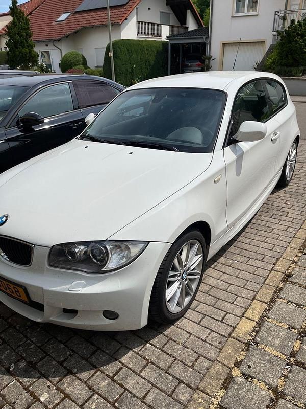 Weiß Gebraucht 2012 BMW 118 Coupé M Sport Coupé | 4.800 € (Superpreis) - Bild 1/4