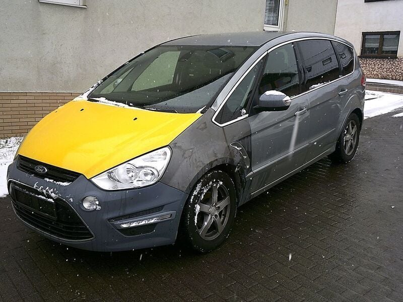 Gebraucht Ford S-MAX Titanium 140 PS (102 kW) 2014 Silber Van / Kleinbus