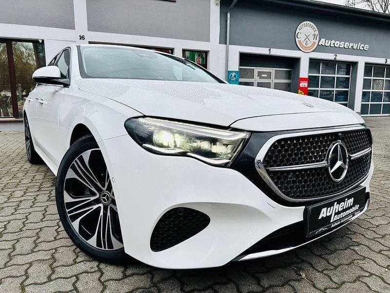 Gebraucht Mercedes E200 227 PS (166 kW) 2023 Polarweiss  unilack Limousine