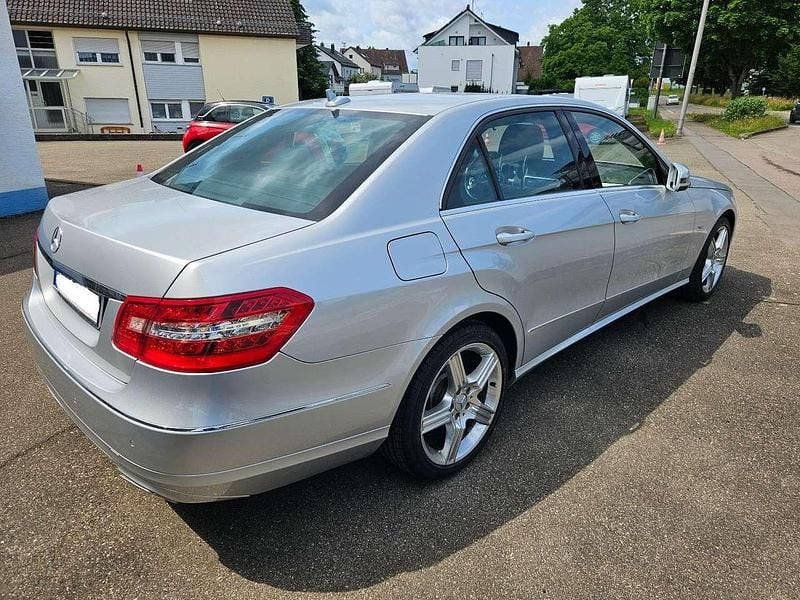 Gebraucht Mercedes E350 Avantgarde 306 PS (225 kW) 2011 Silber Limousine