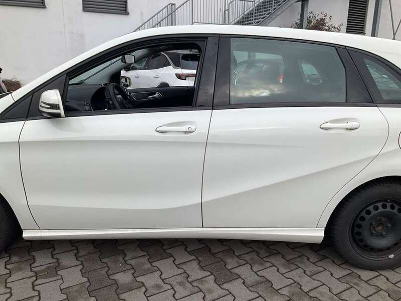 Weiß Gebraucht 2016 Mercedes B180 Van / Kleinbus | 12.444 € (Superpreis) - Bild 1/4