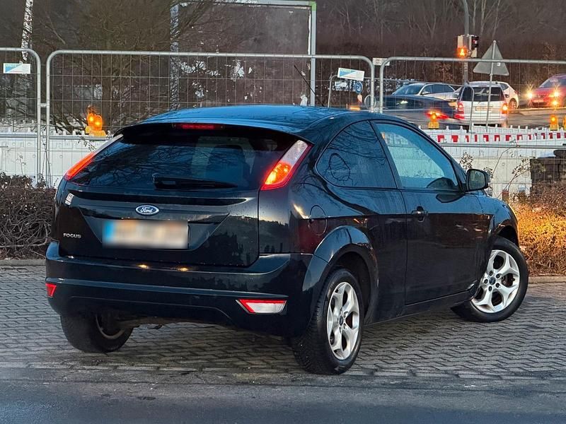 Gebraucht Ford Focus 105 PS (77 kW) 2010 Schwarz Limousine