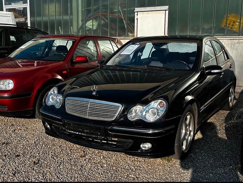 Schwarz Gebraucht 2005 Mercedes C230 Limousine | 2.300 € - Bild 1/4