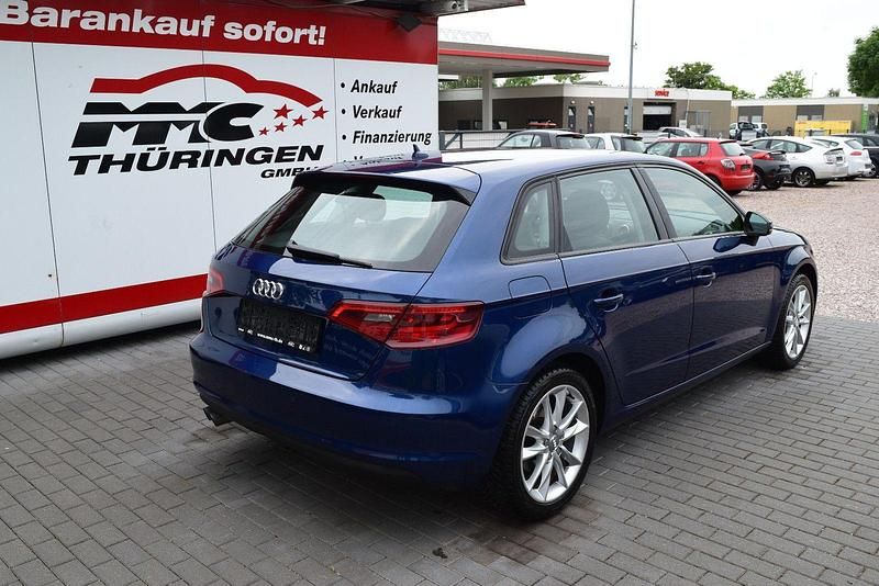 Gebraucht Audi A3 Attraction 179 PS (131 kW) 2013 Blau Limousine