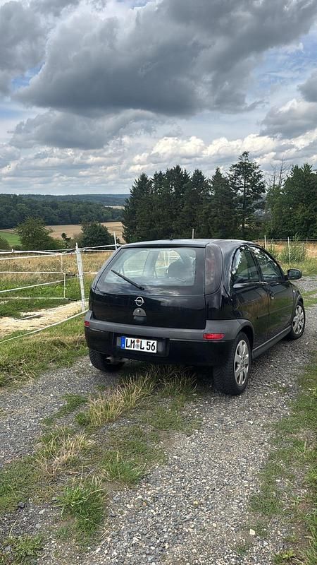 Schwarz Gebraucht 2002 Opel Corsa Kleinwagen | 400 € (Superpreis) - Bild 1/4