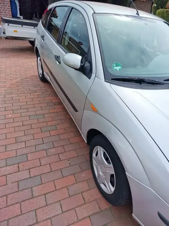 Brugt Ford Focus 75 HK (55 kW) 2002 Sølv Sedan