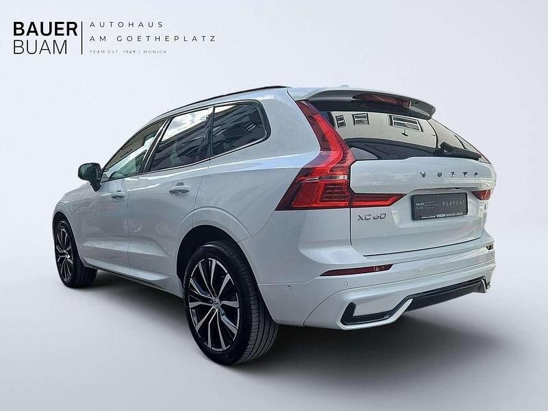 Gebraucht Volvo XC60 R-Design 253 PS (186 kW) 2022 Crystal white / metallic SUV