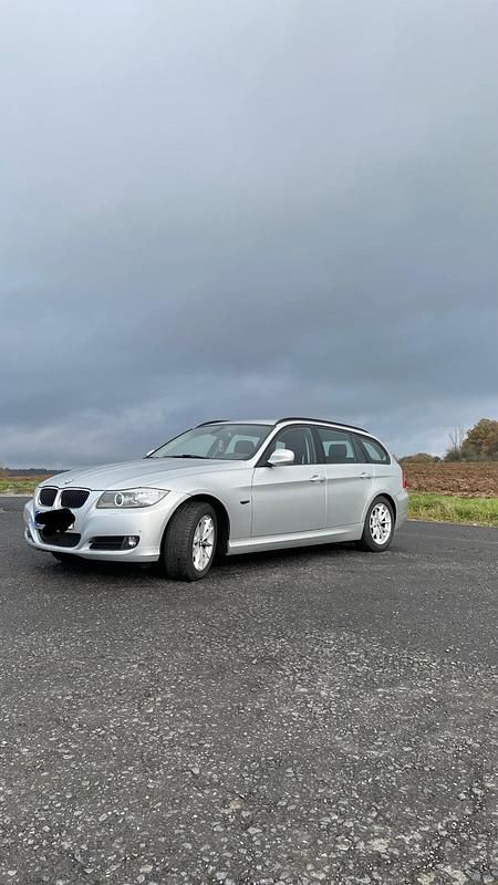 Silber Gebraucht 2012 BMW 318 Kombi | 4.500 € (Guter Preis) - Bild 1/4