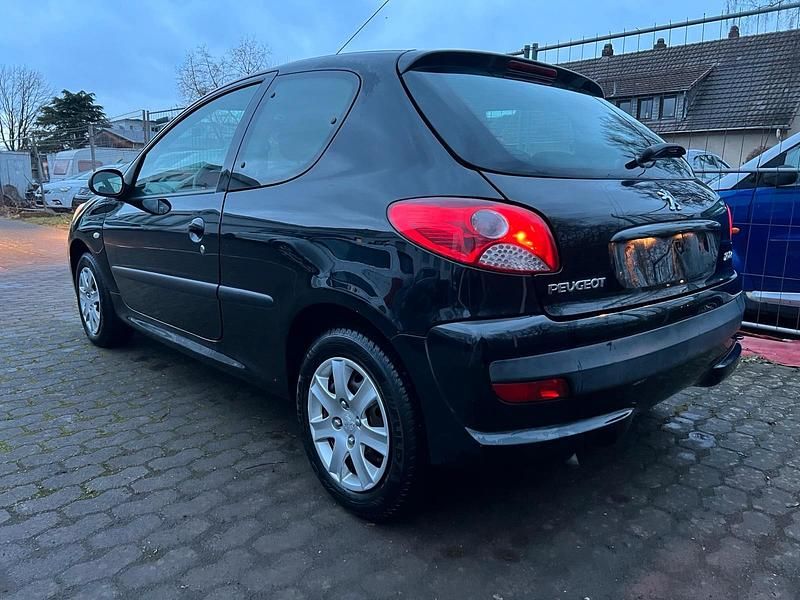 Gebraucht Peugeot 206+ 75 PS (55 kW) 2010 Schwarz Kleinwagen