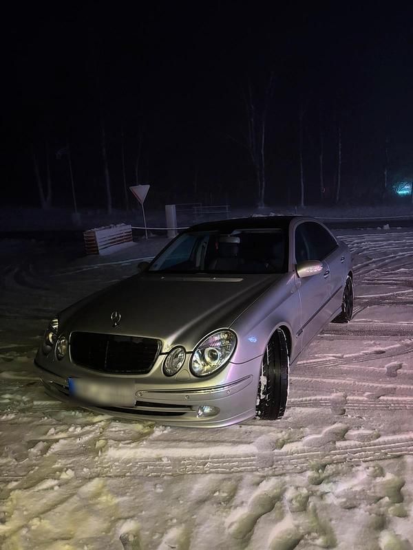 Second-hand Mercedes E270 171 CP (125 kW) 2003 Argintiu Berlinǎ
