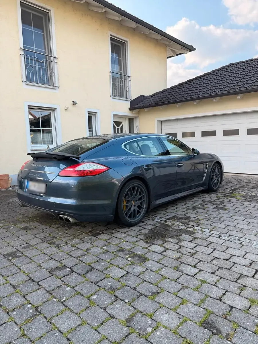 Gebraucht Porsche Panamera Turbo 500 PS (367 kW) 2011 Blau Kleinwagen