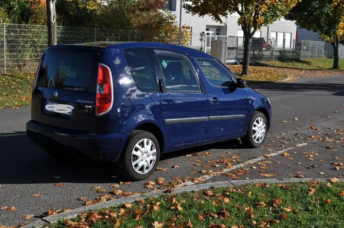 Gebraucht Skoda Roomster 85 PS (62 kW) 2009 Blau Van / Kleinbus