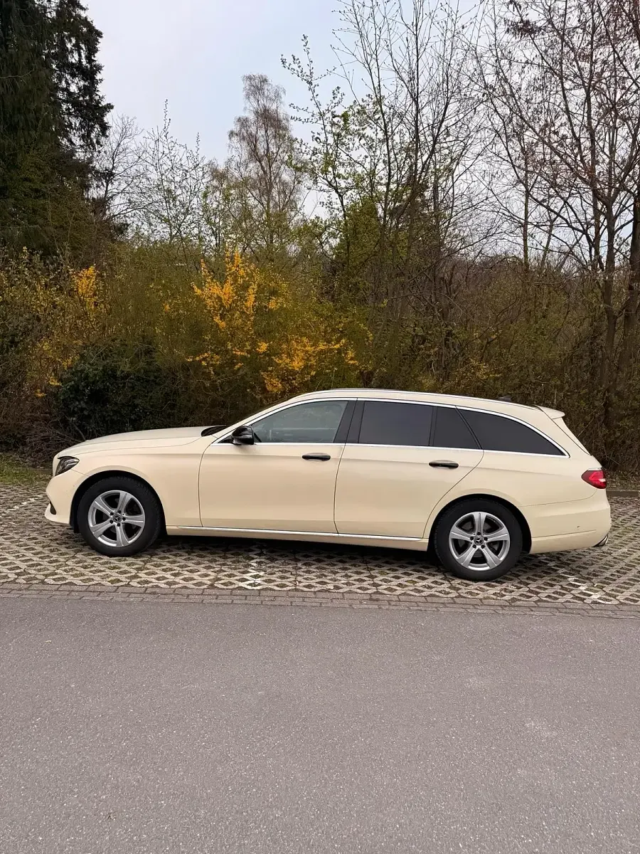 Gebraucht Mercedes E220 194 PS (142 kW) 2018 Schwarz Kombi