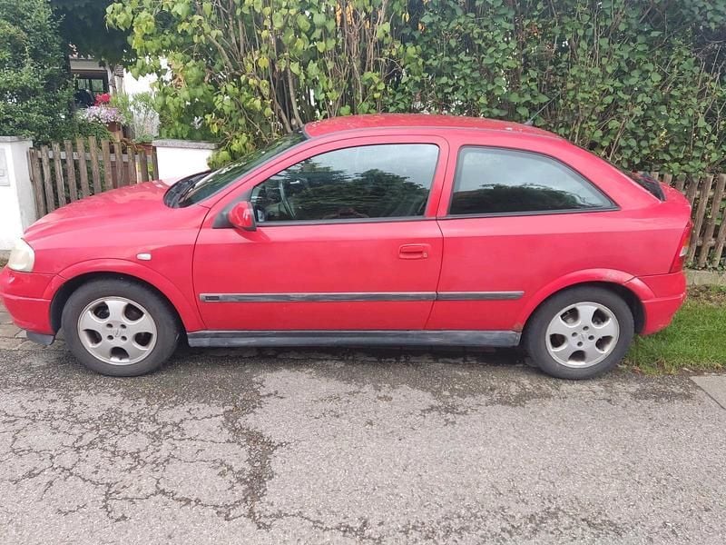 Second-hand Opel Astra 101 CP (74 kW) 2000 Roșu Coupe