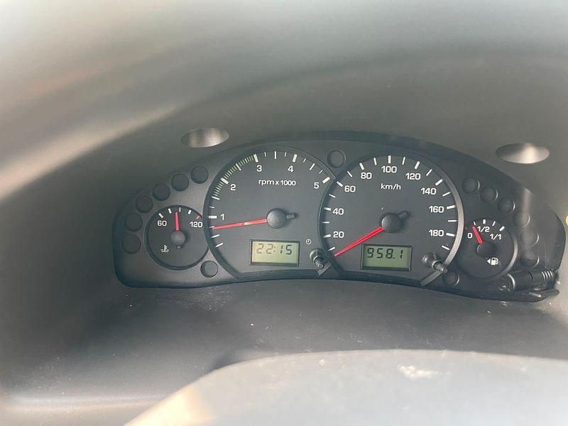 Gebraucht Ford Transit 101 PS (74 kW) 2003 Weiß Van / Kleinbus