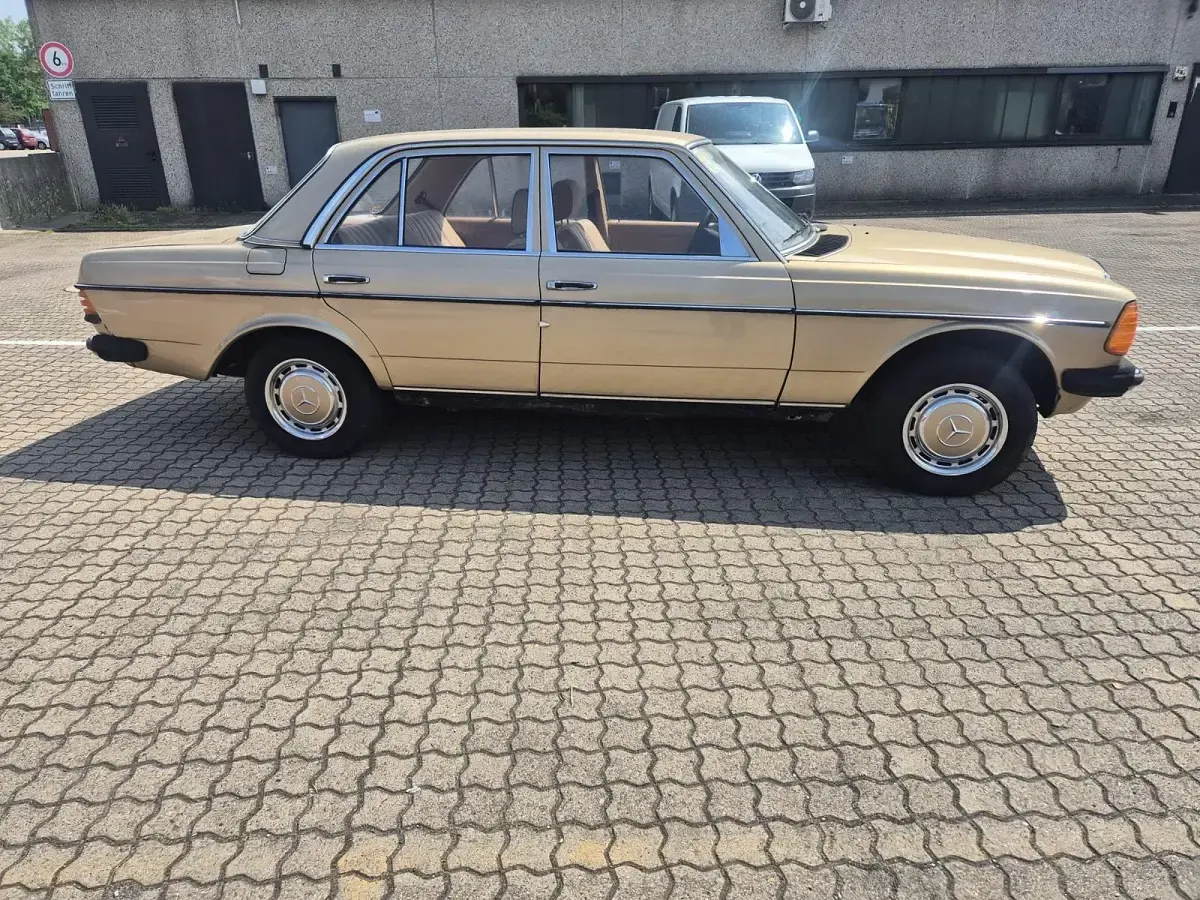 Gebraucht Mercedes 200 1981 Gold Limousine
