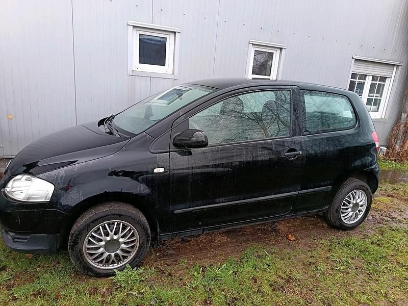 Second-hand VW Fox 54 CP (39 kW) 2005 Negru Hatchback