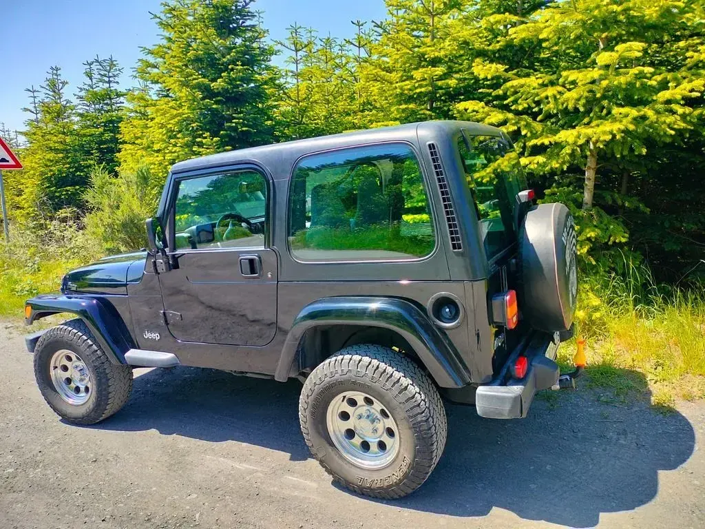 Gebraucht Jeep Wrangler Sport 177 PS (130 kW) 1999 Schwarz SUV