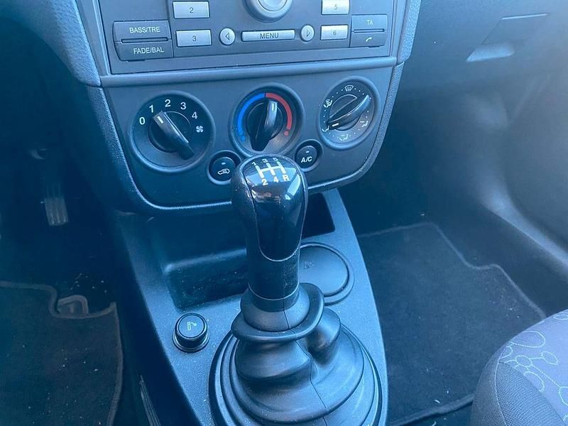 Gebraucht Ford Fiesta 60 PS (44 kW) 2005 Schwarz Kleinwagen