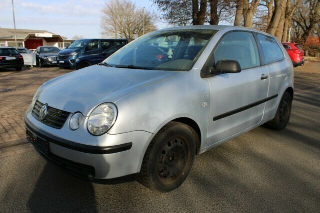 Gebraucht VW Polo Basis 64 PS (47 kW) 2001 Silber metallic Kleinwagen